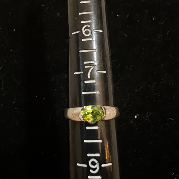 Elegant 925 Sterling Silver Ring with Green Peridot Stone - Beautiful - Picture 5 of 5